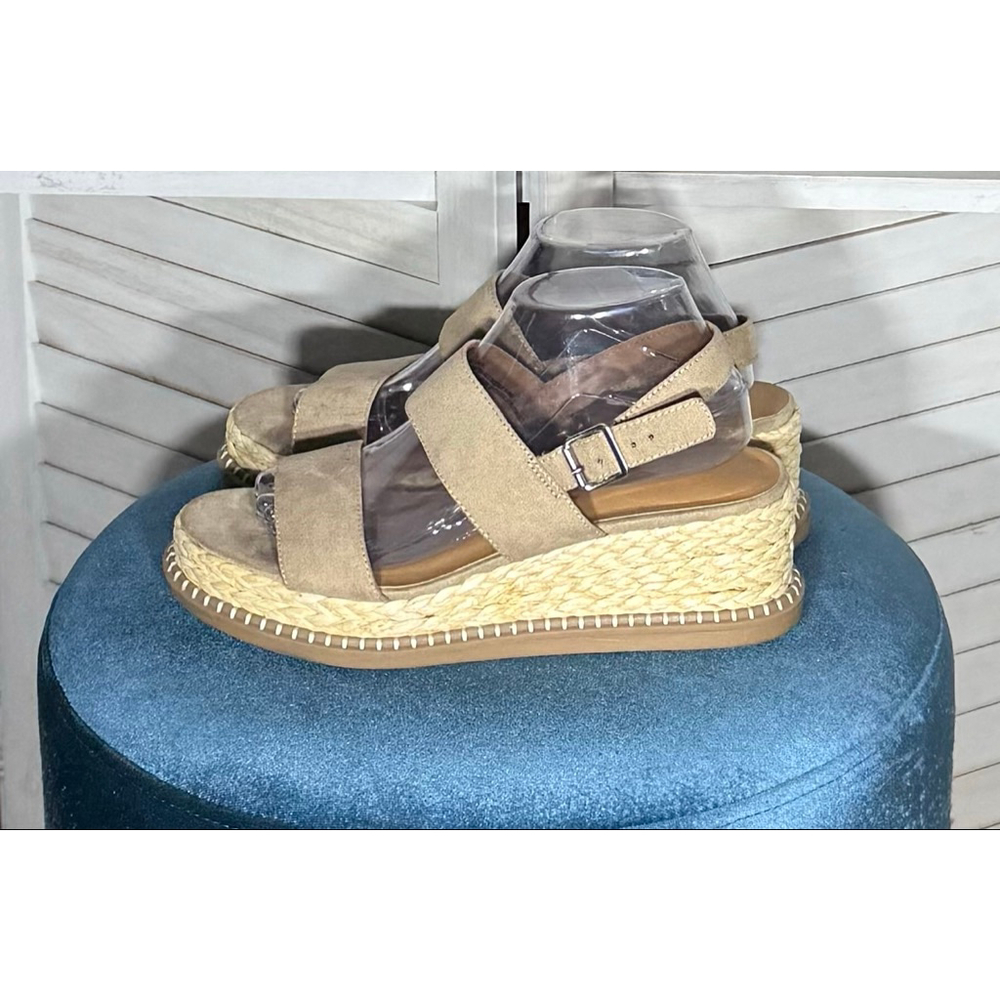 Universal Thread sandals Joelle wedge heels taupe memory foam sz 9